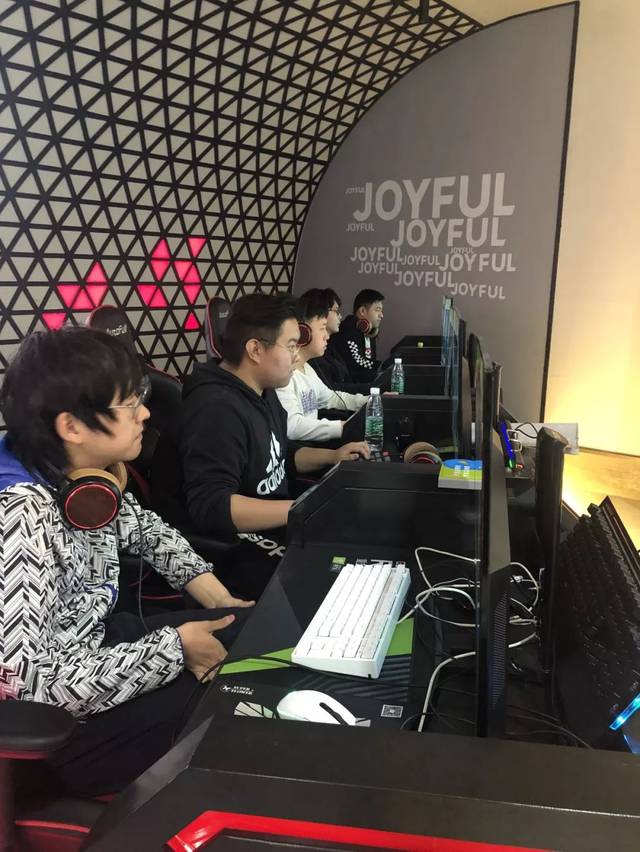 的舞台上 的舞台上